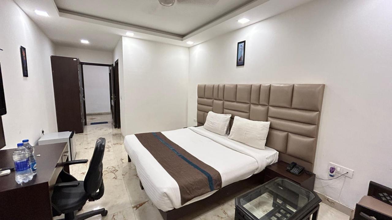 Park Studio Dlf Phase 2, Cyber City, Гургаон Экстерьер фото